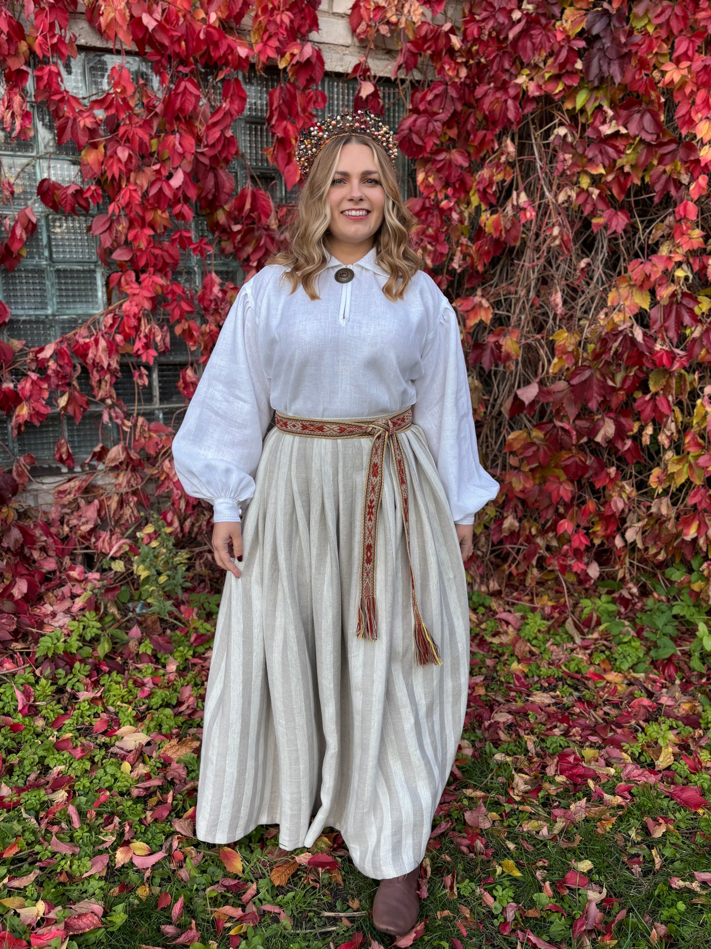 Sieviešu tautiskais pusgarais lina krekls balts izšūts 42 izm