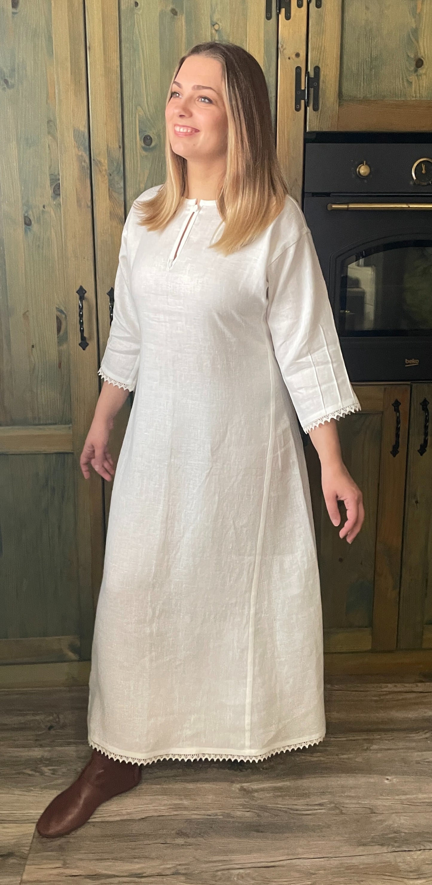 Sieviešu kleita lina balta ar pusgarām rokām 38-40 izm