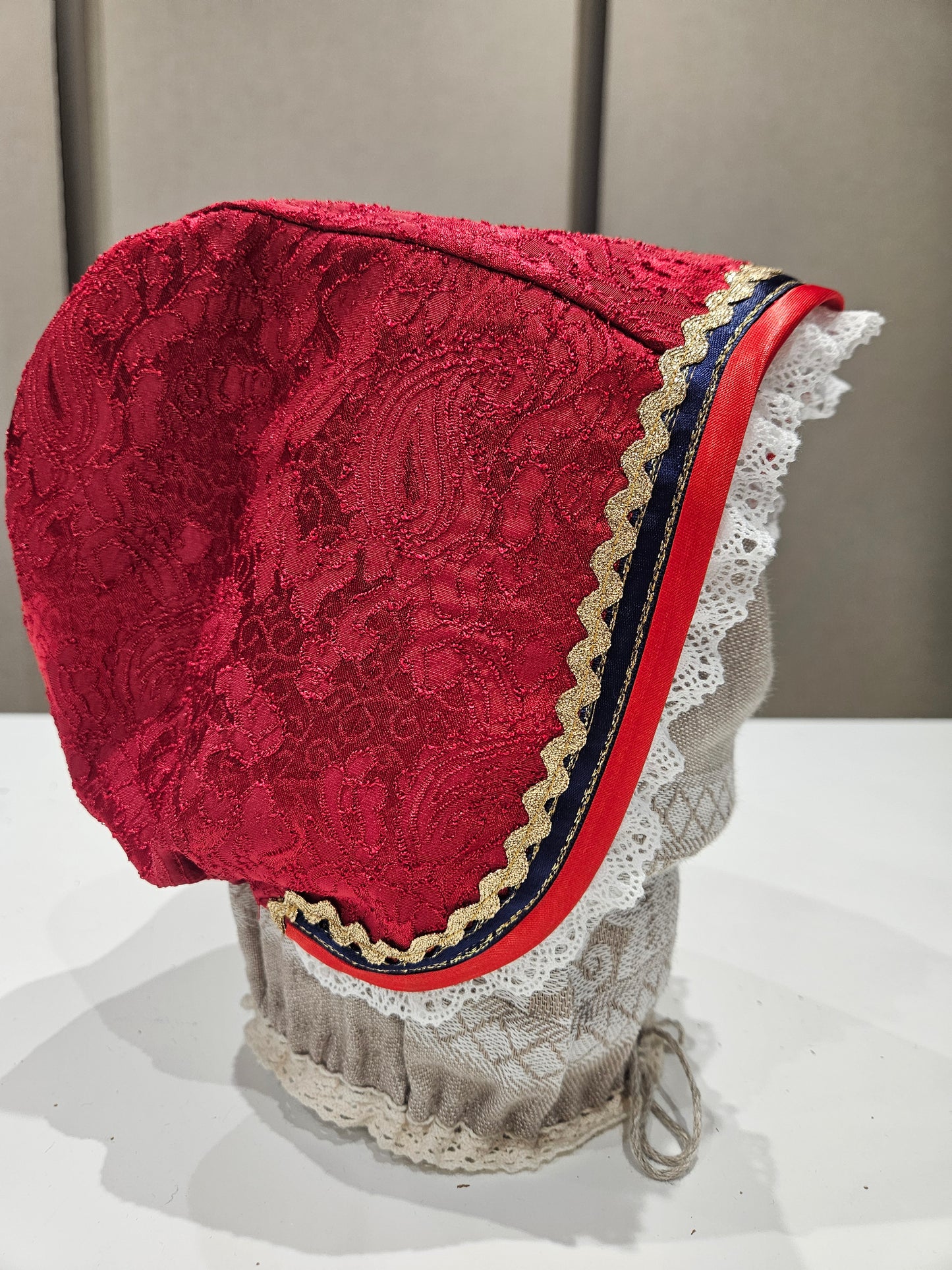 Kurzemes aube koši sarkana, izmērs M