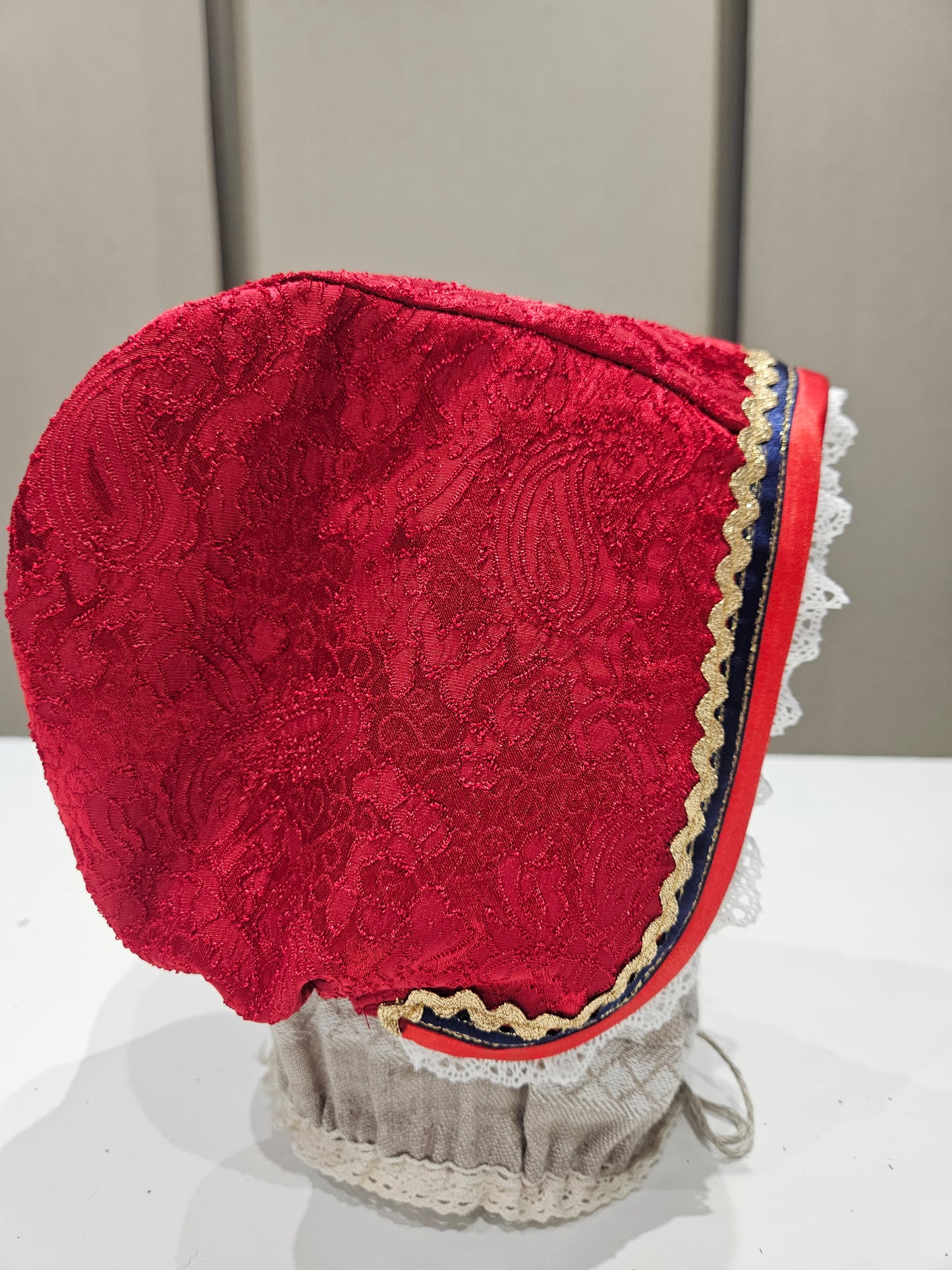 Kurzemes aube koši sarkana, izmērs M