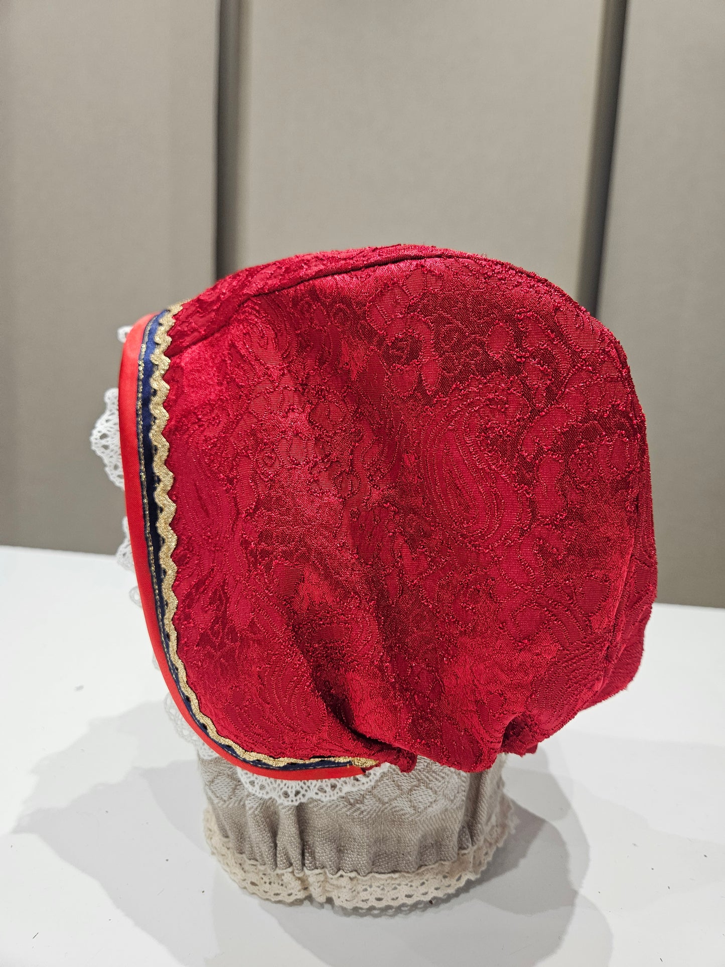 Kurzemes aube koši sarkana, izmērs M