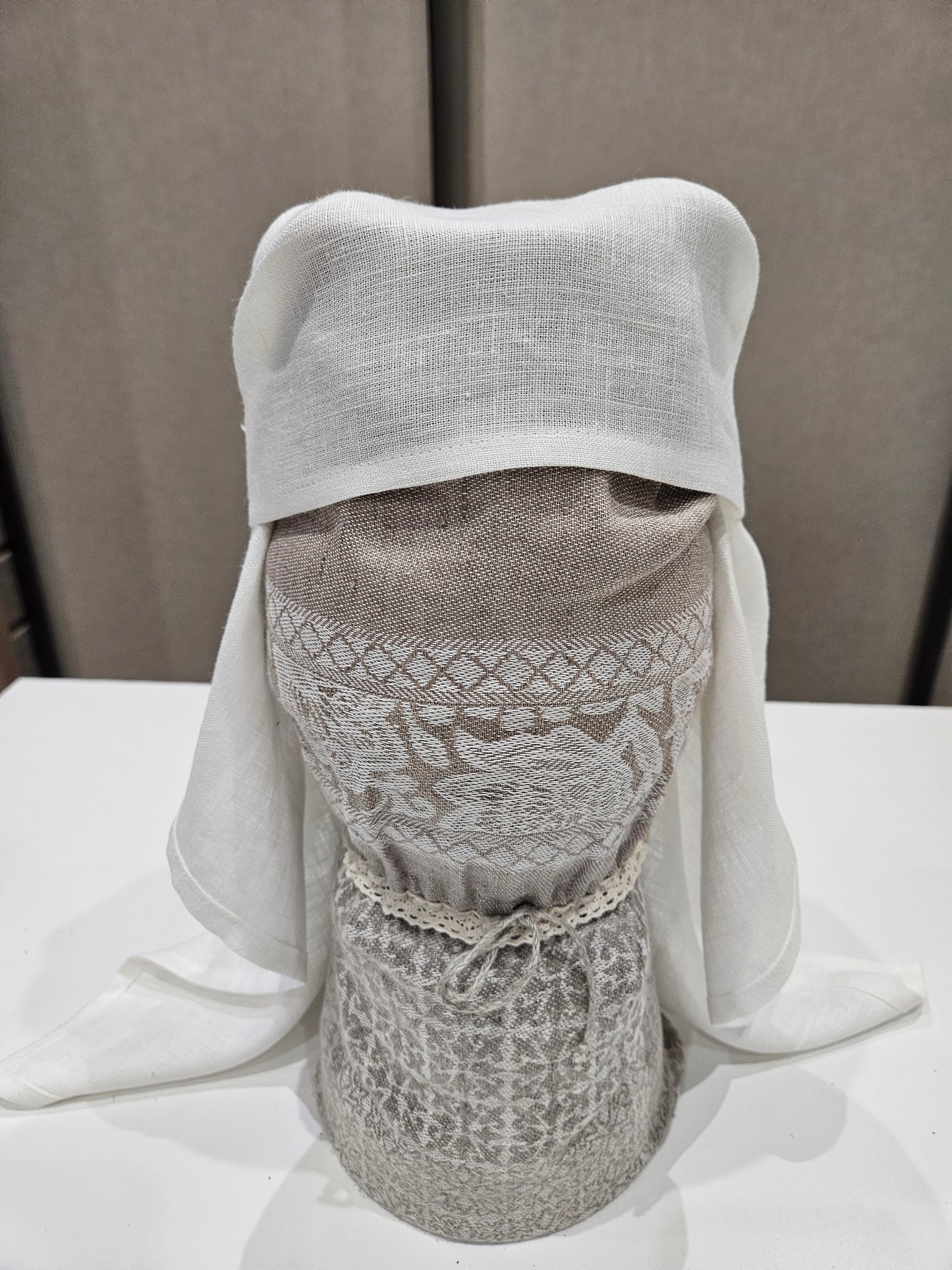 Lina lakats balts četrstūra