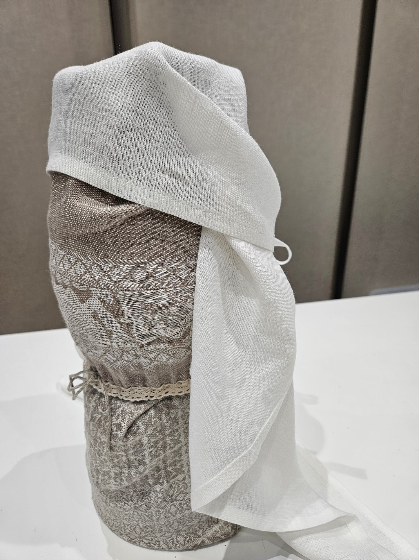 Lina lakats balts četrstūra