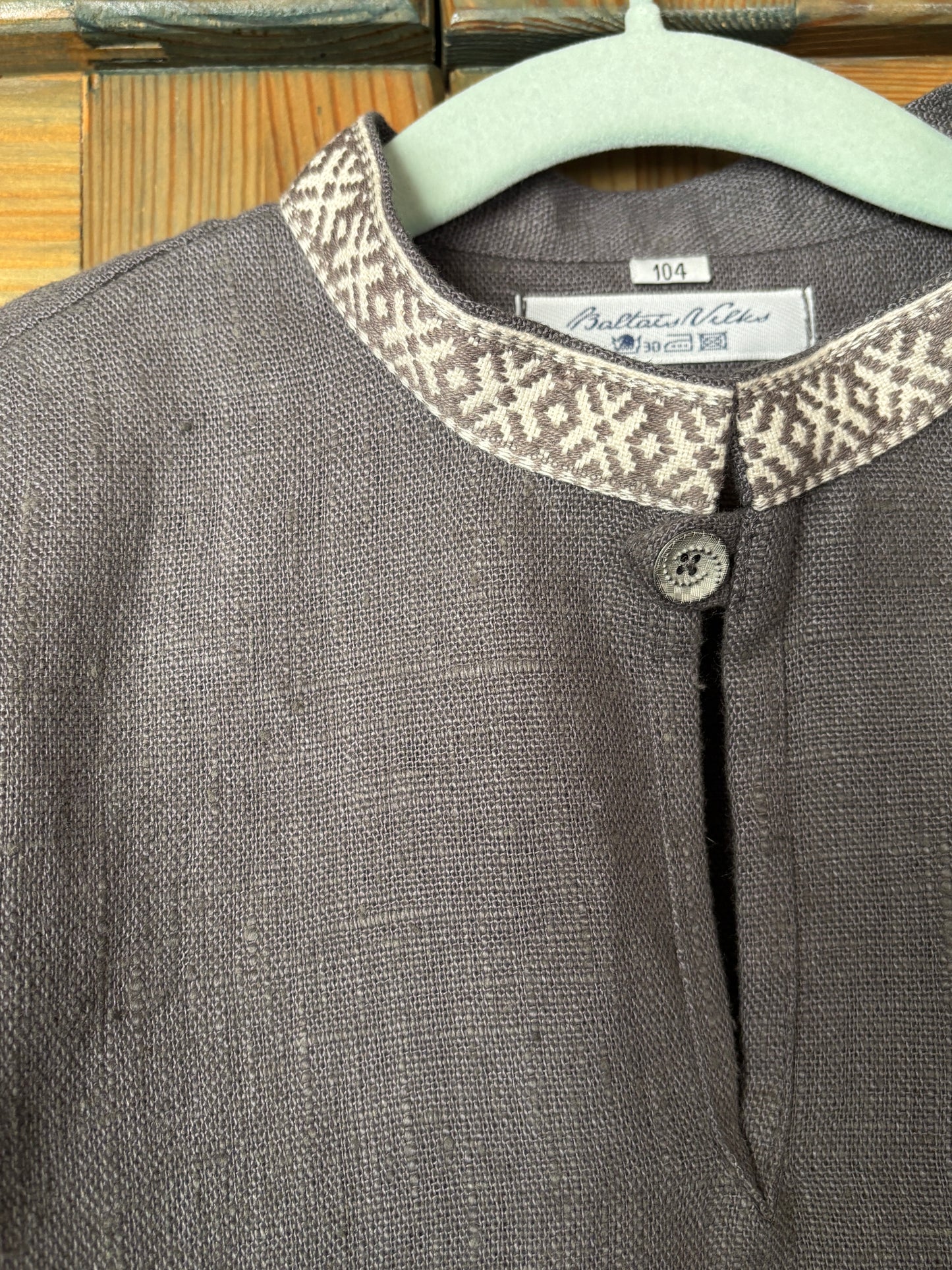 Zēnu lina krekls tumši pelēks ar rakstainu krādziņu 104 izm