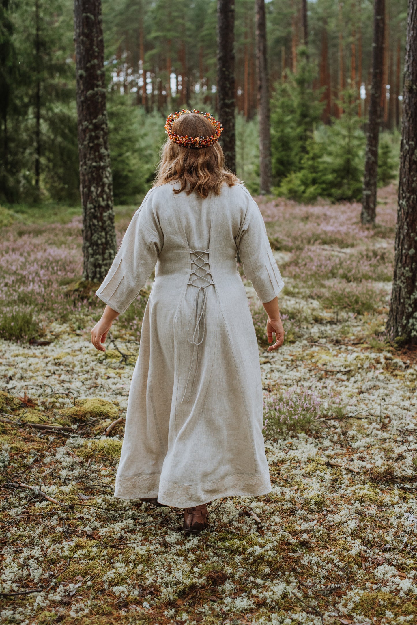 Sieviešu kleita gaiši pelēka melanža 44 izm ar dekoratīvu apakšmalu