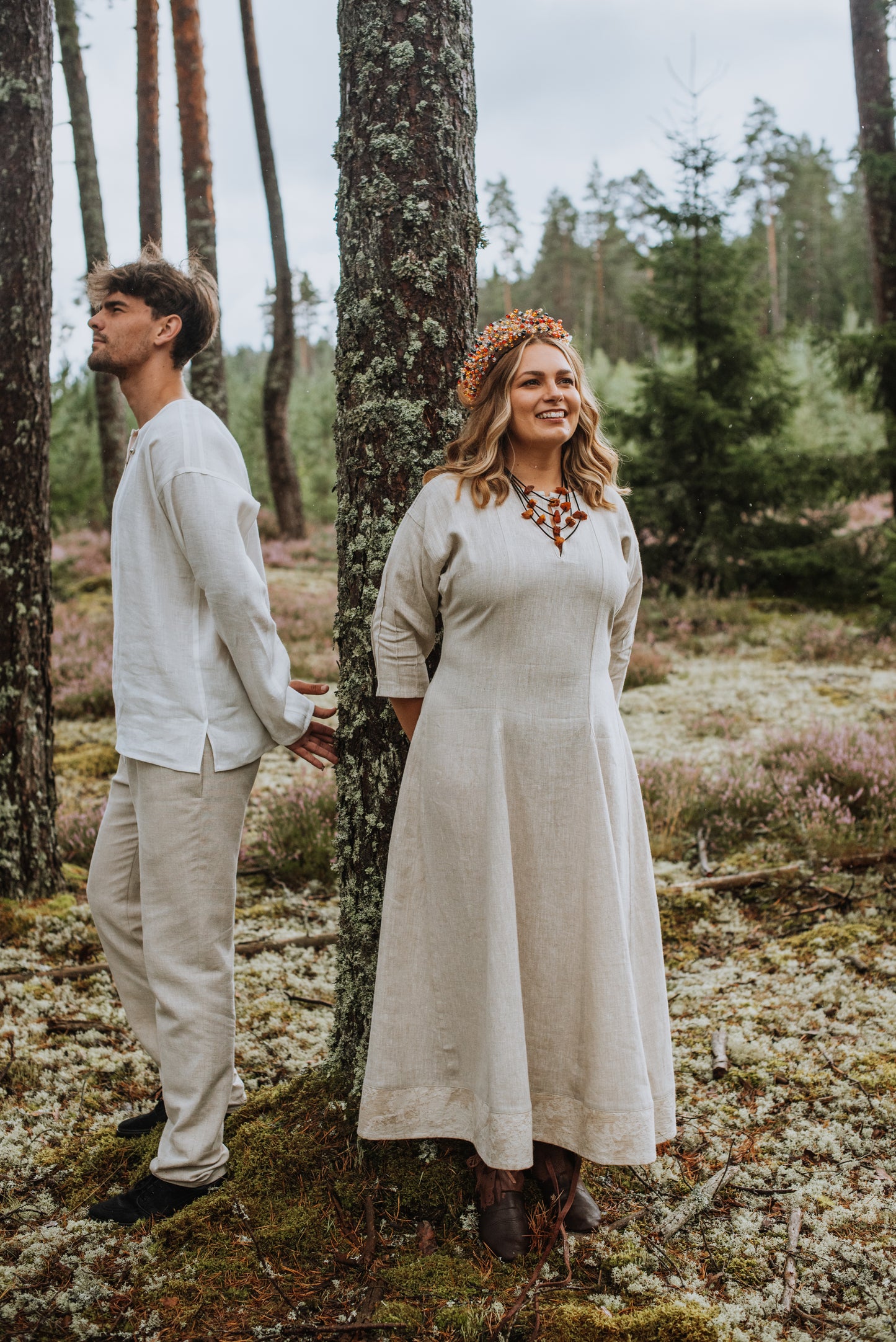 Sieviešu kleita gaiši pelēka melanža 44 izm ar dekoratīvu apakšmalu