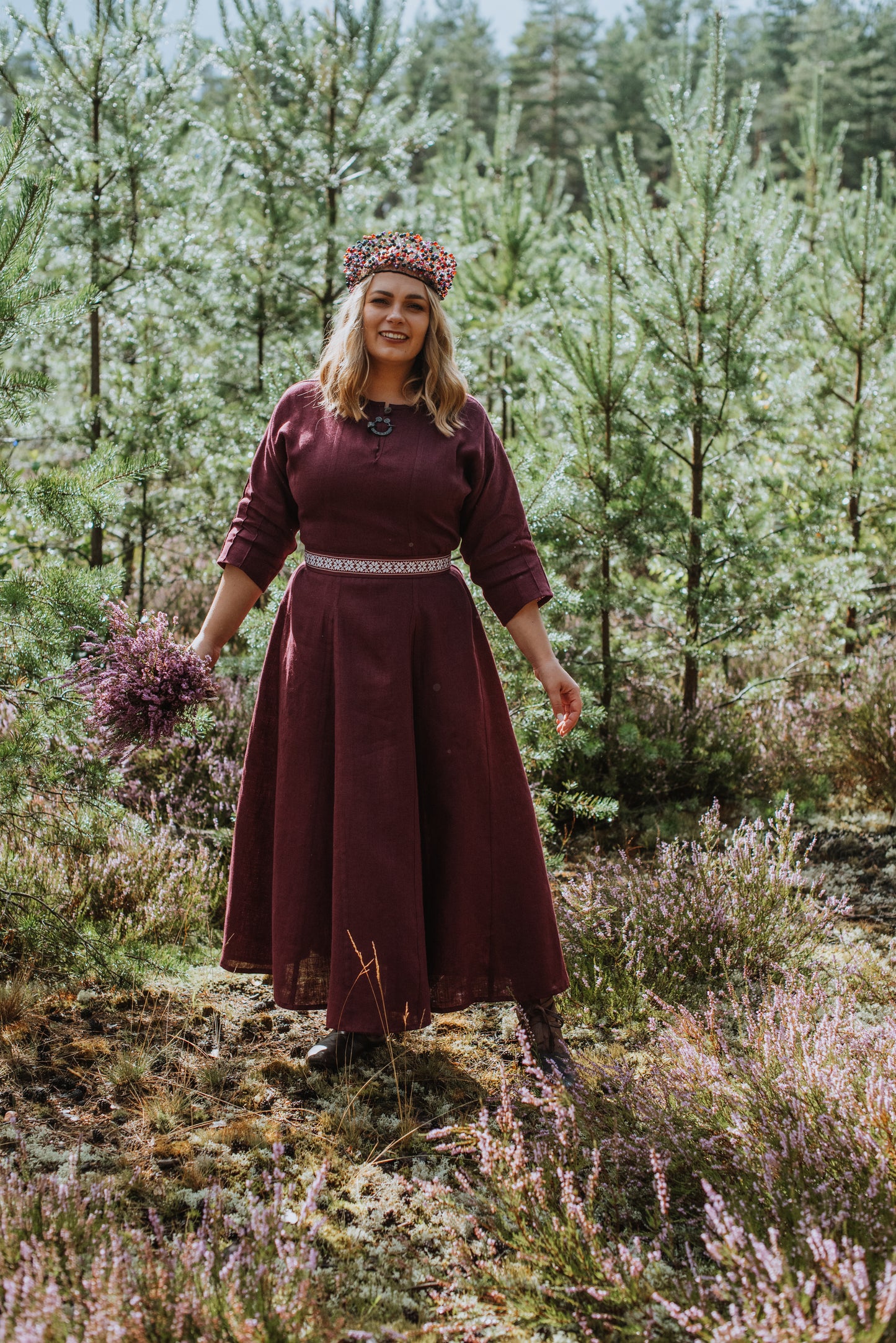 Sieviešu kleita lina violeta 42 izm ar rakstainu jostu