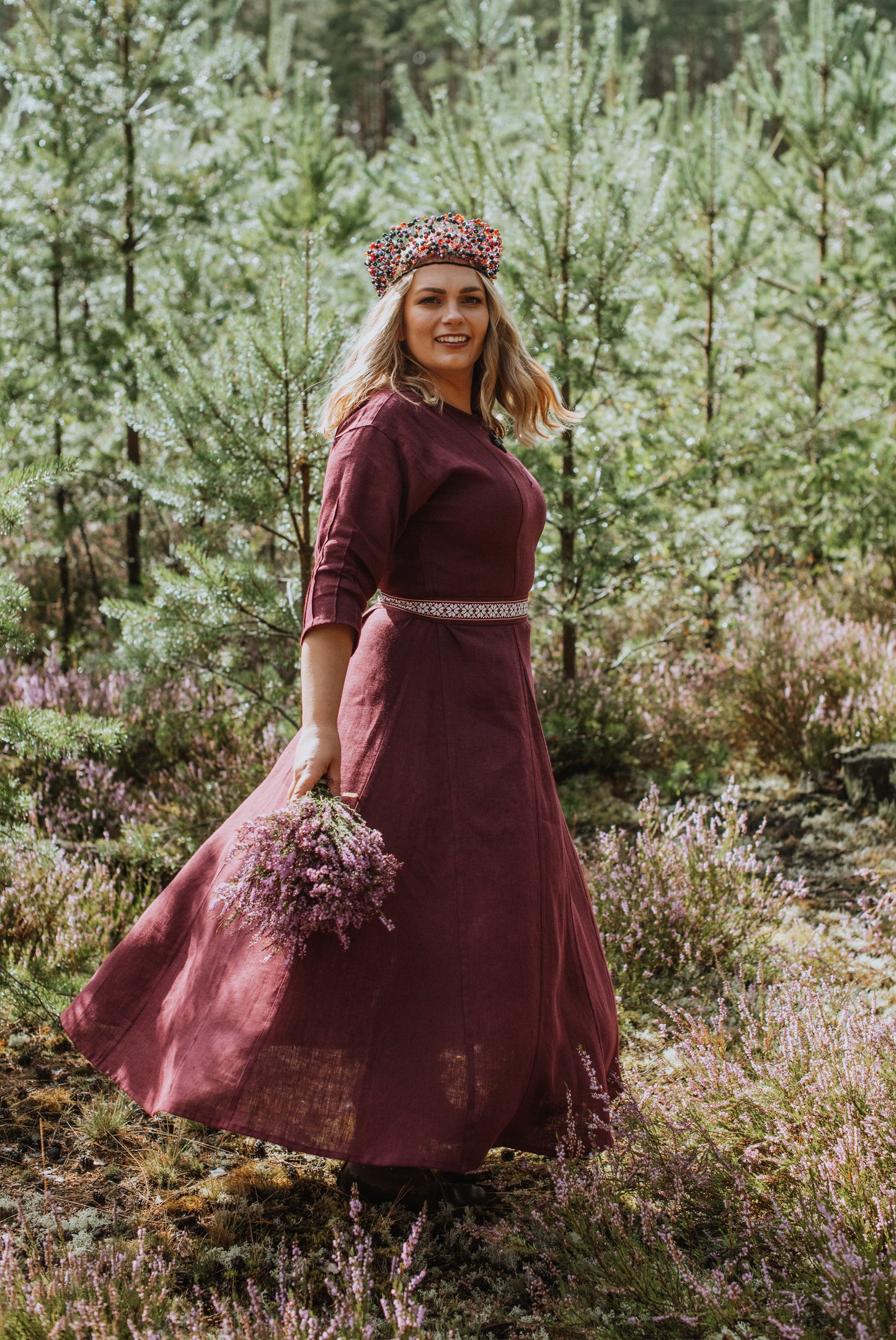 Sieviešu kleita lina violeta 42 izm ar rakstainu jostu