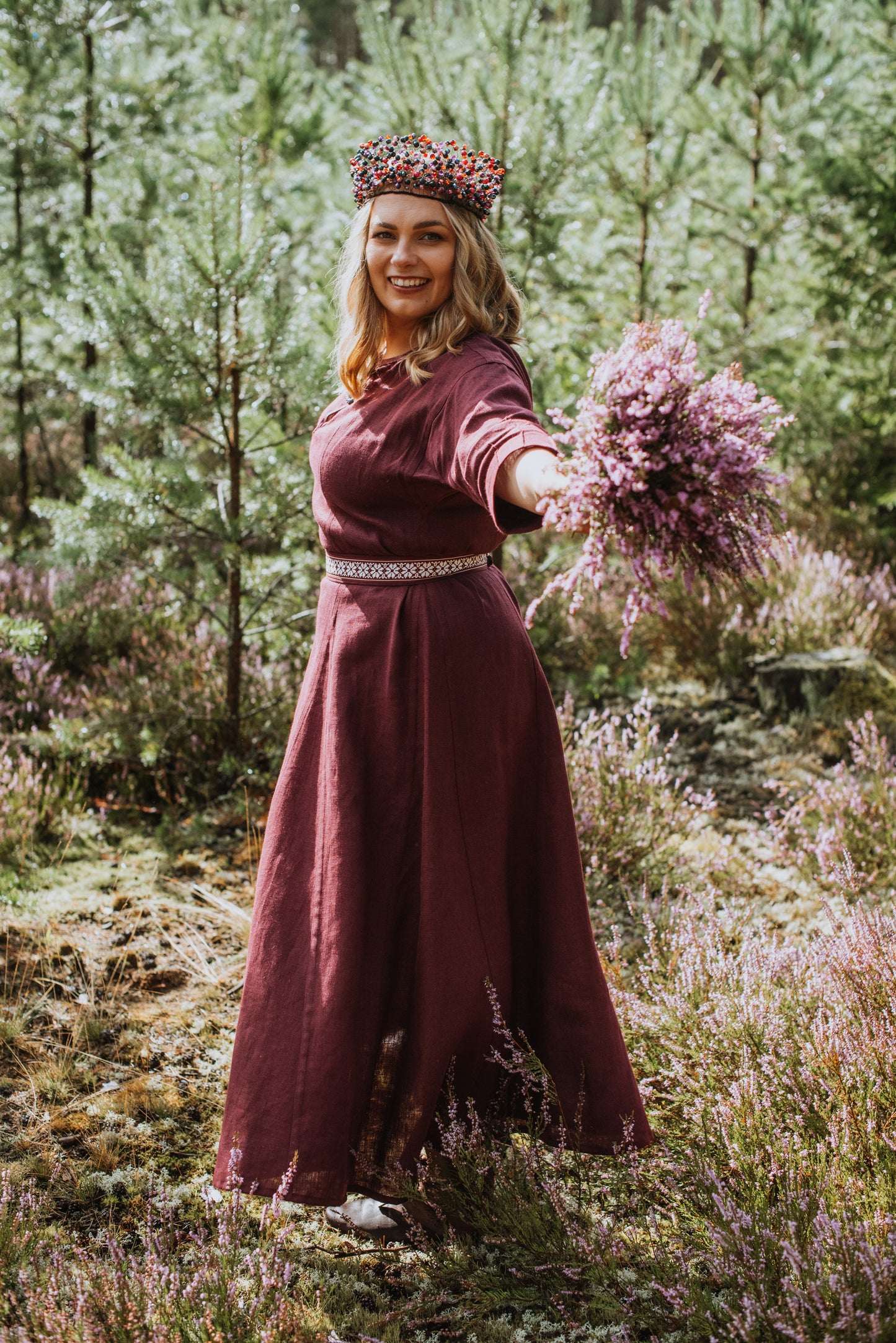 Sieviešu kleita lina violeta 42 izm ar rakstainu jostu