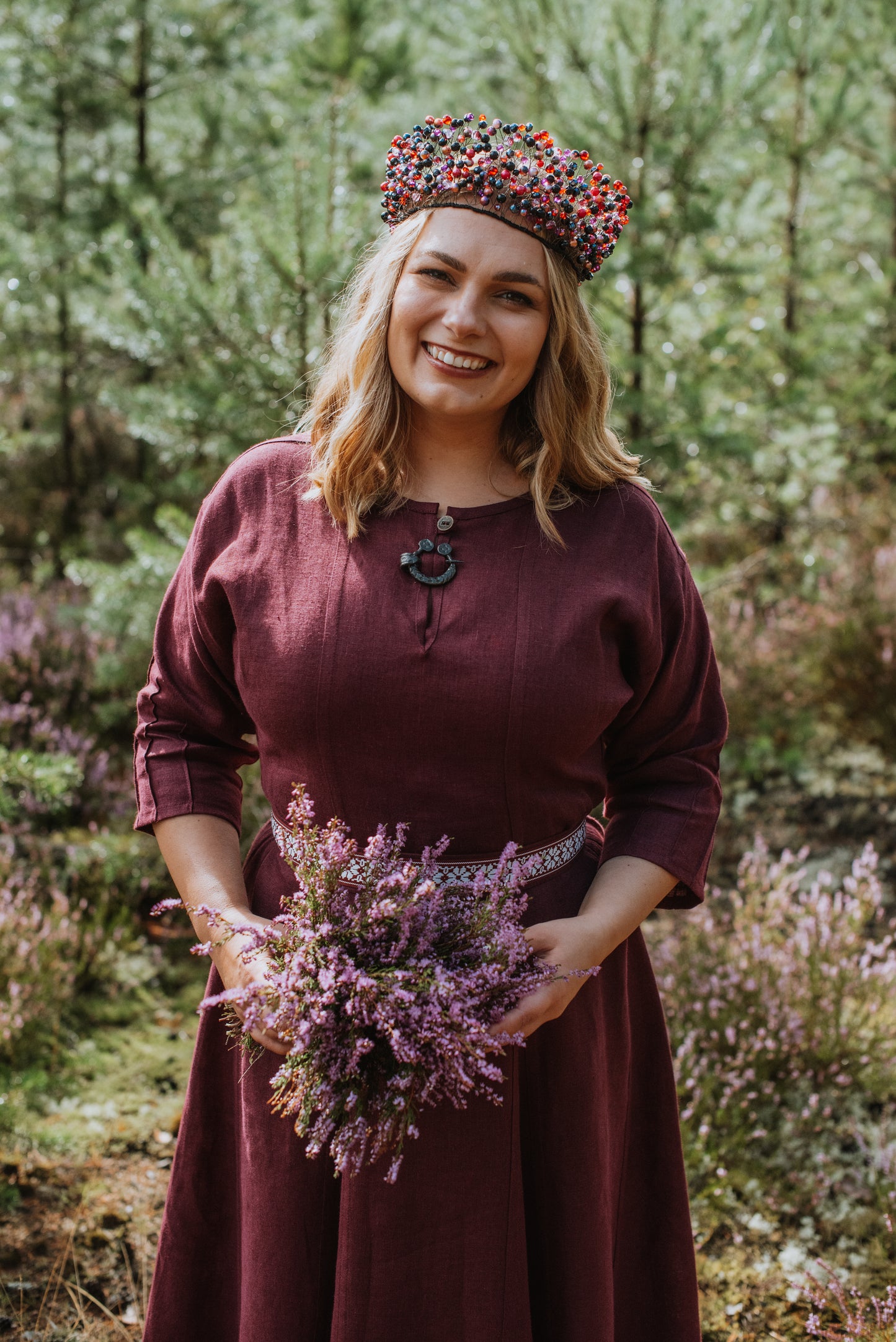 Sieviešu kleita lina violeta 42 izm ar rakstainu jostu