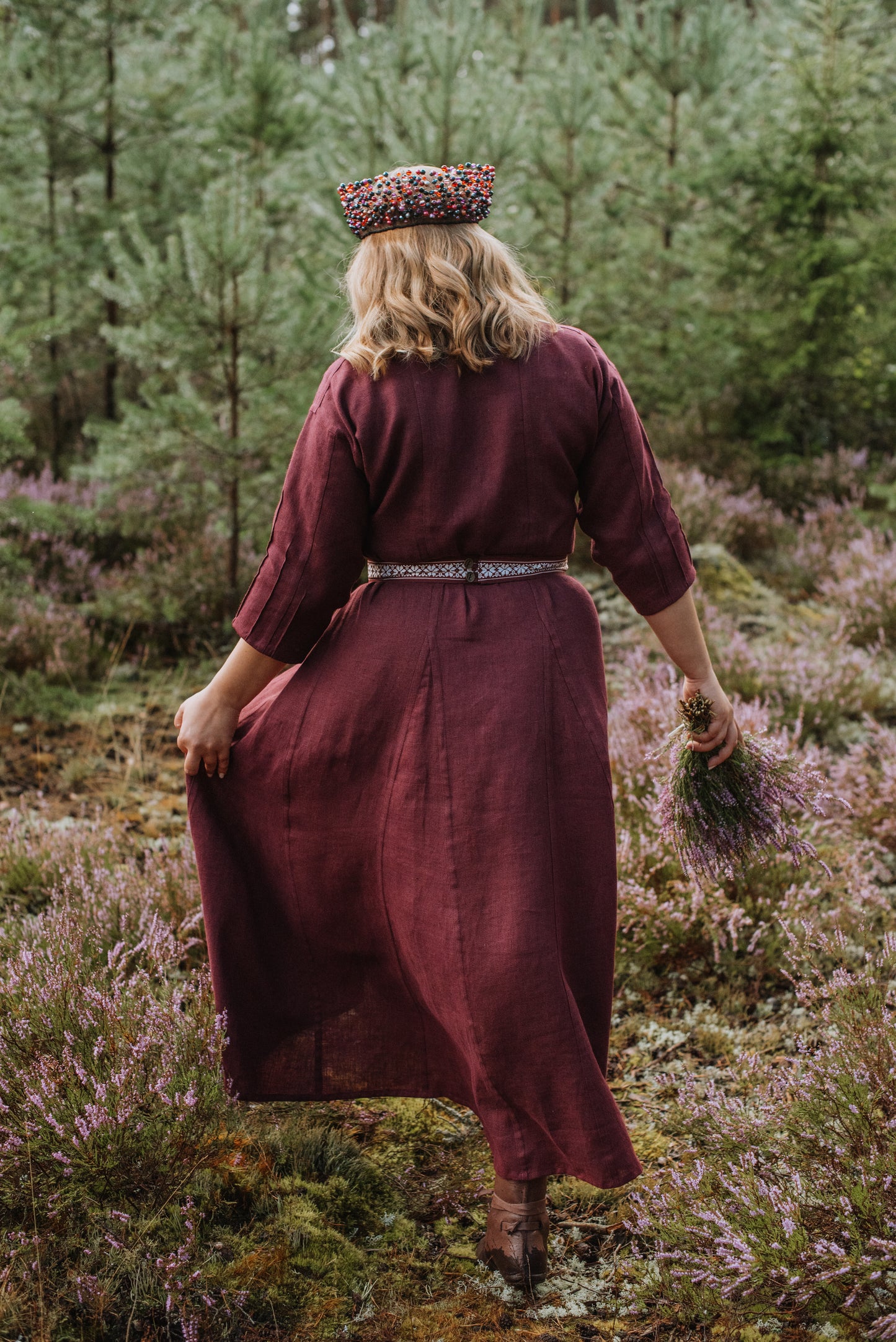 Sieviešu kleita lina violeta 42 izm ar rakstainu jostu