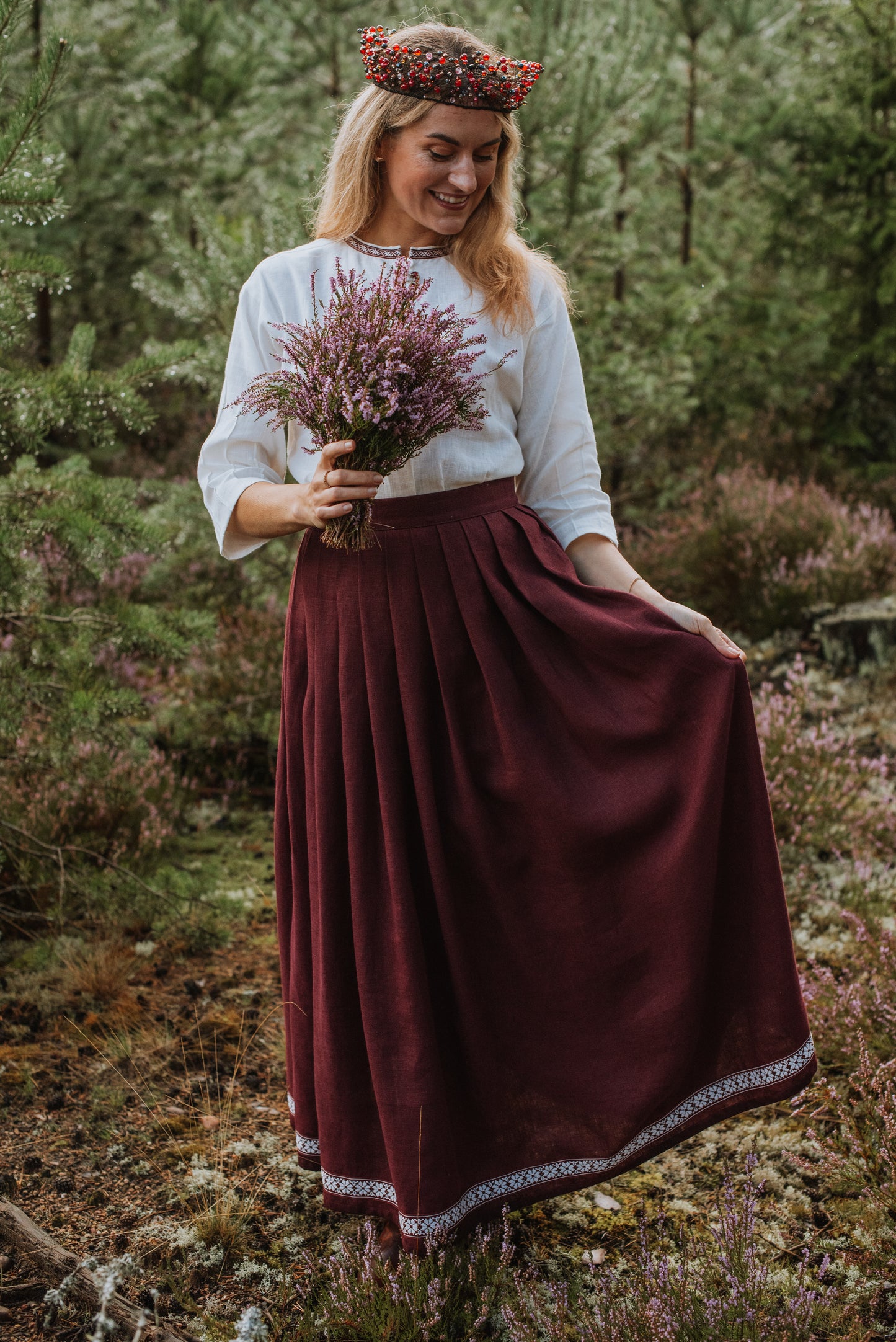Sieviešu svārki violeti ar rakstainu lentu 40 izm