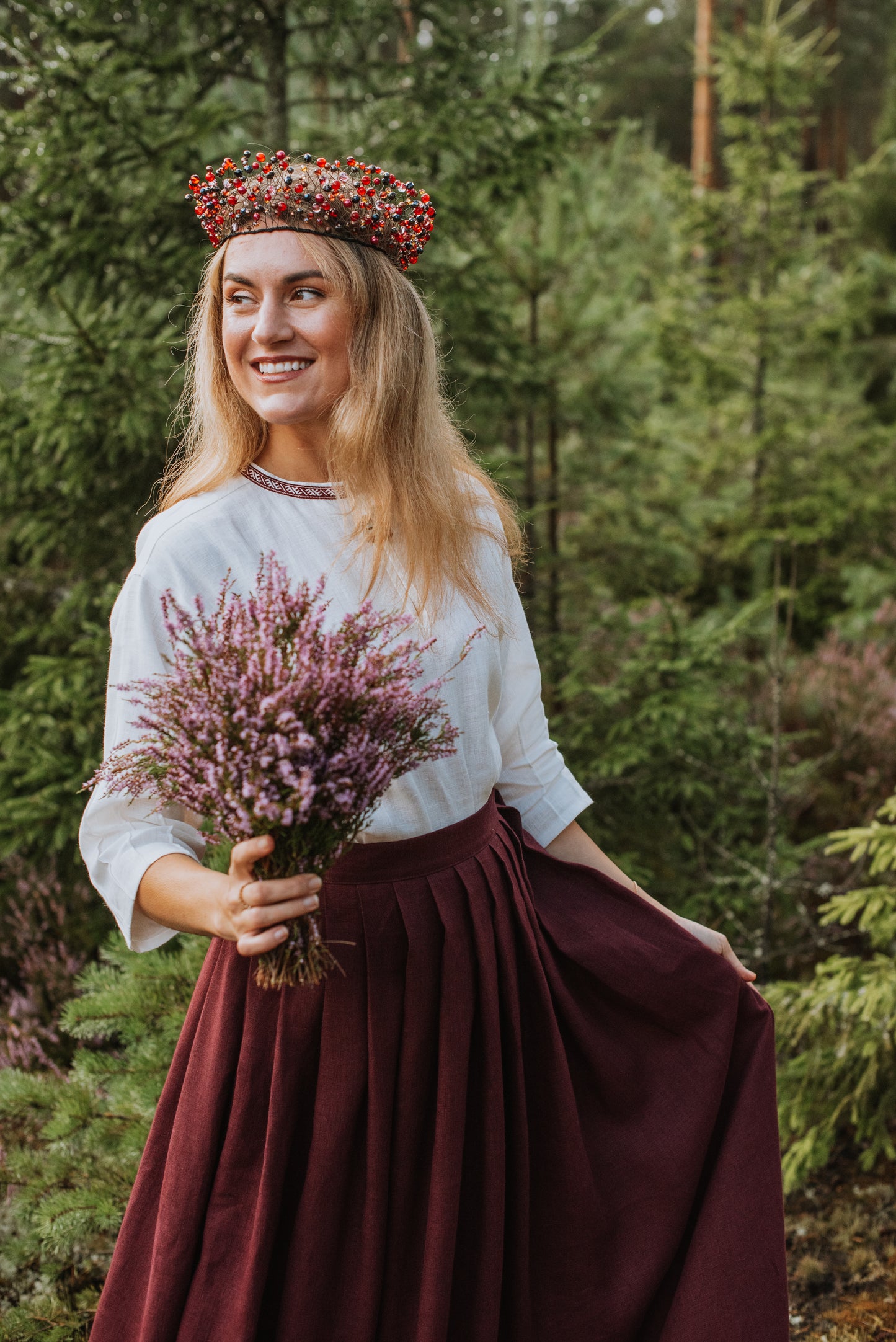 Sieviešu svārki violeti ar rakstainu lentu 40 izm