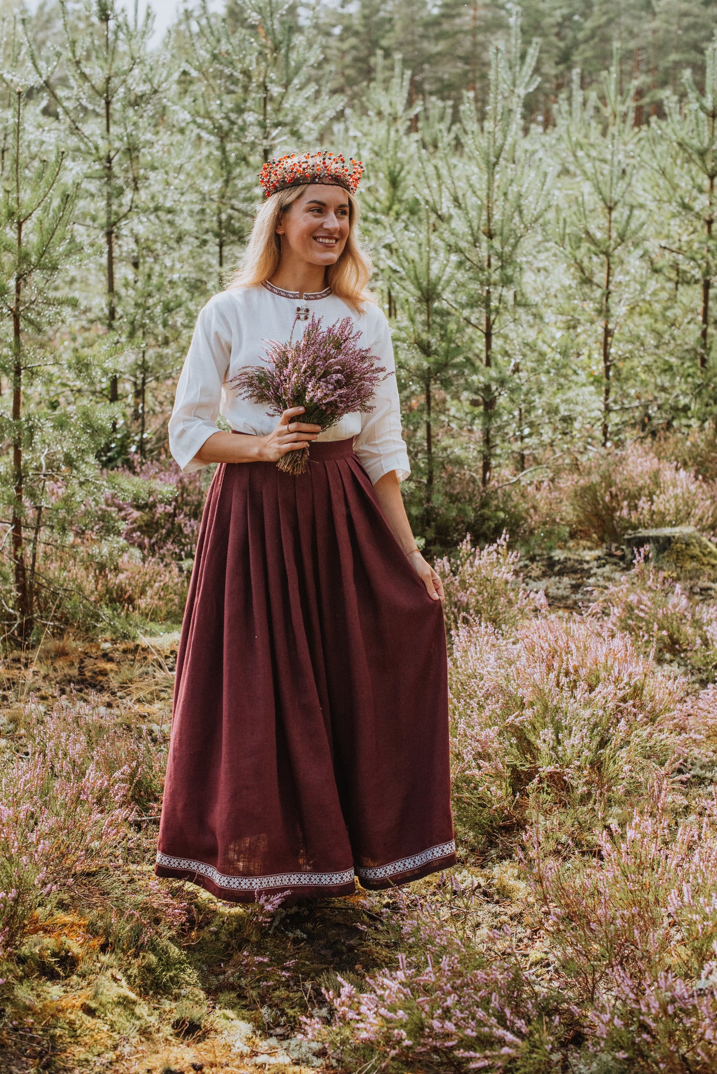 Sieviešu svārki violeti ar rakstainu lentu 40 izm